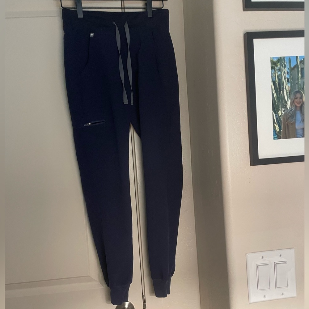 Figs Zamora Jogger Scrub Pants - color: navy, size: XXS - Picture 2 of 3